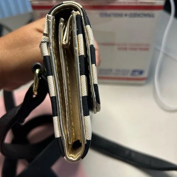 Betsey Johnson Clutch Large Wristlet and Crossbody Wallet EUC Stripes Vintage - Picture 14 of 16